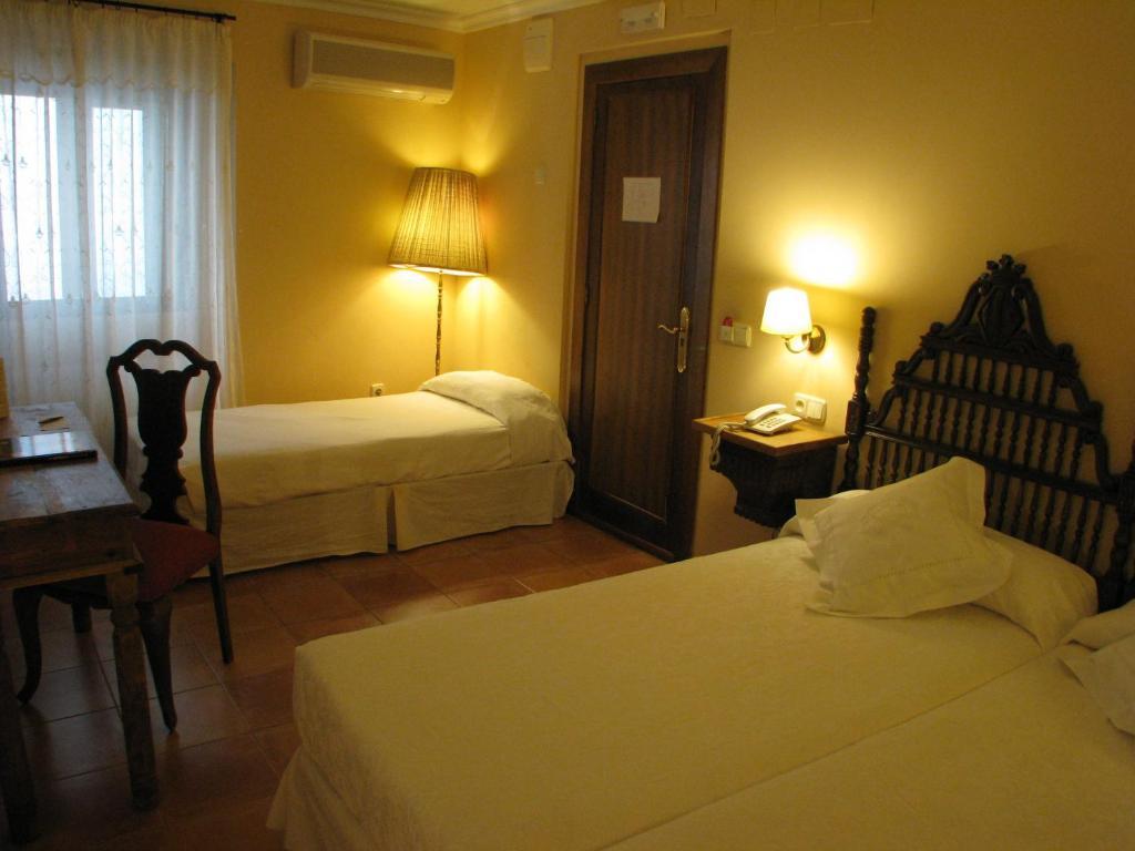 Hotel Don Carlos Cáceres Room photo