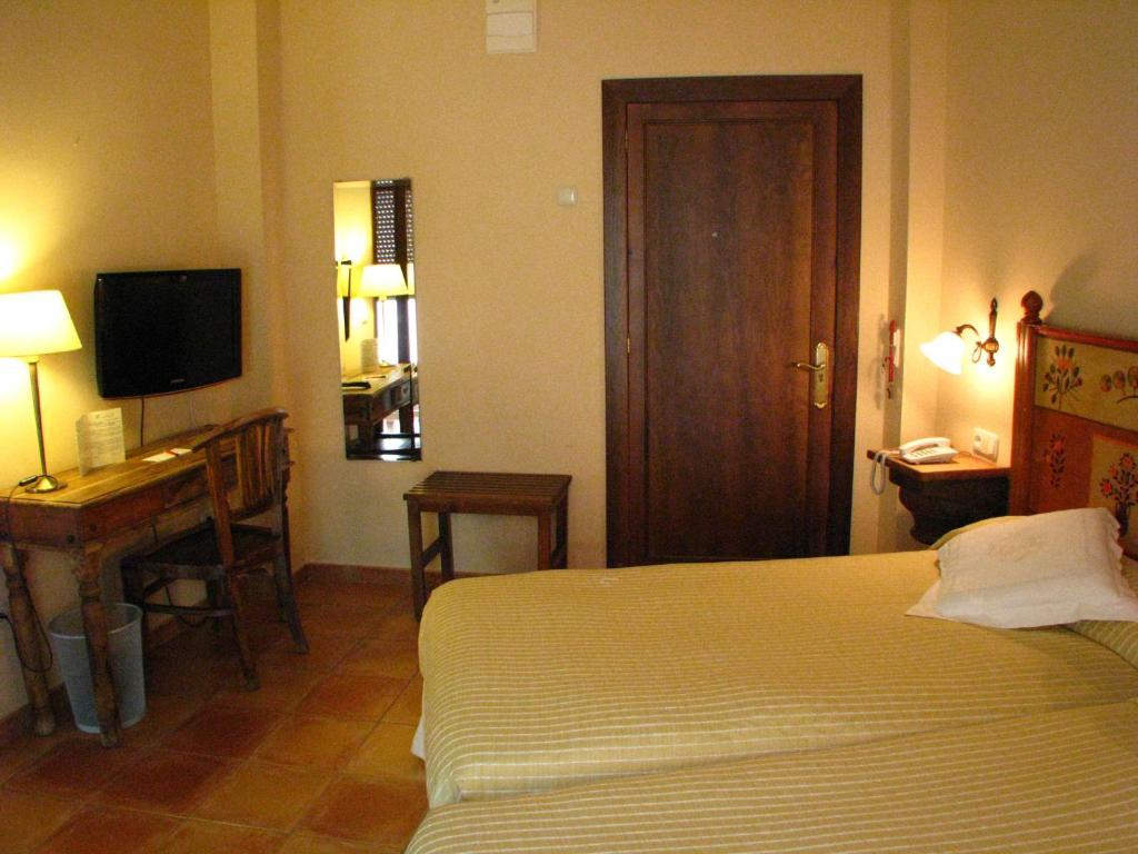 Hotel Don Carlos Cáceres Room photo