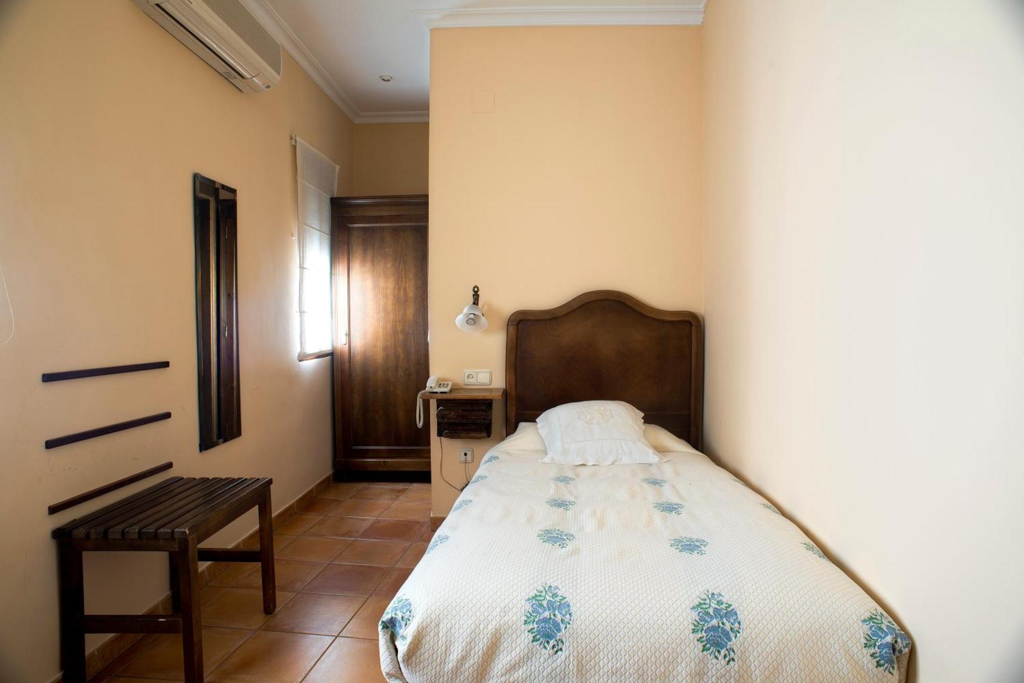Hotel Don Carlos Cáceres Room photo